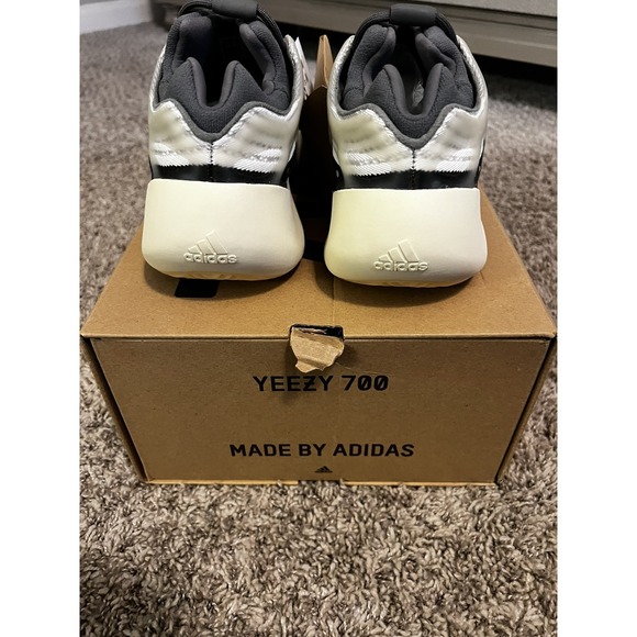 adidas gazelle silver green womens Yeezy 700 V3 'Fade Salt'